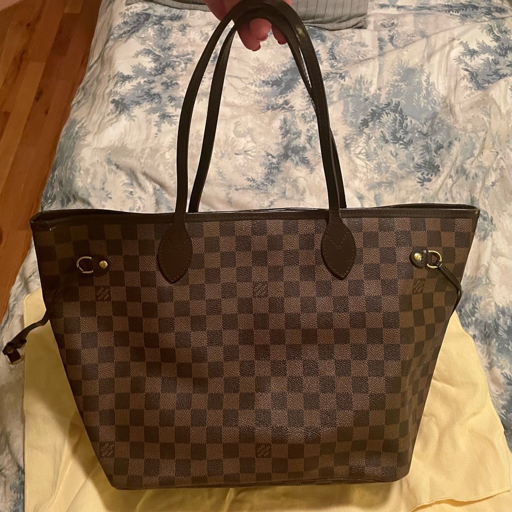 Preowned Louis Vuitton 2018 Neverfull Damier
Ebene MM Tote